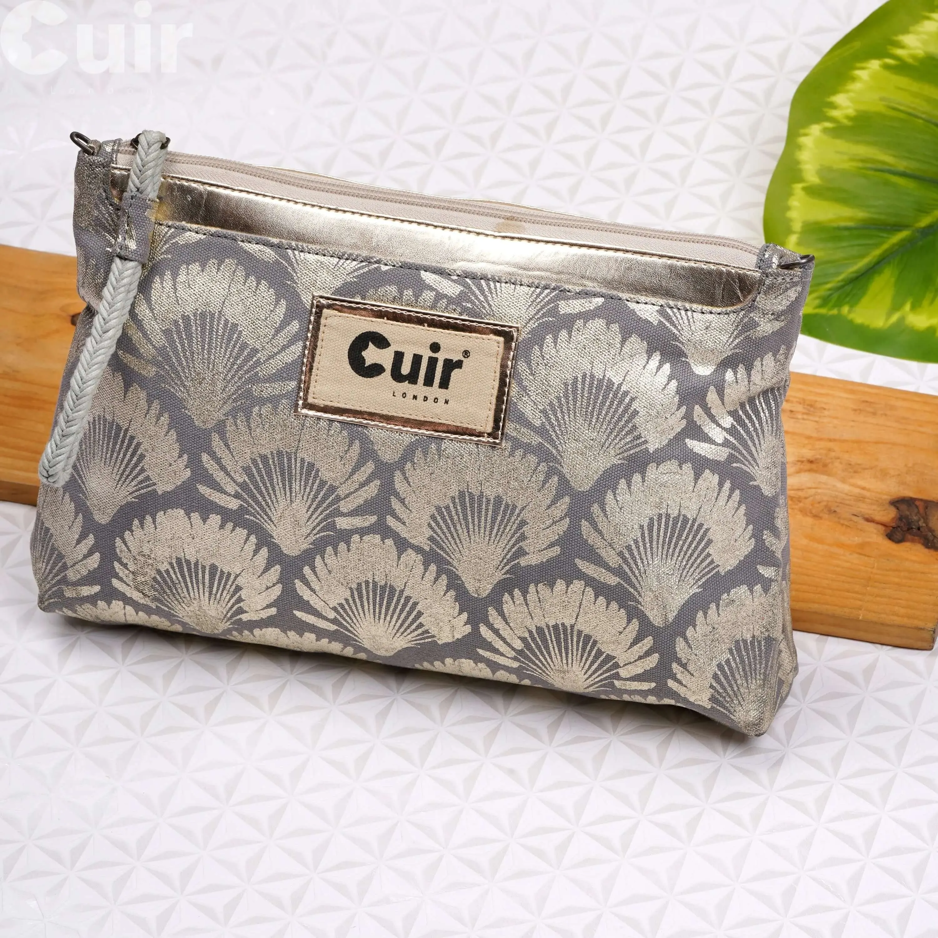 Lou Xor Clutch Bag | Stylish and Compact Accessory