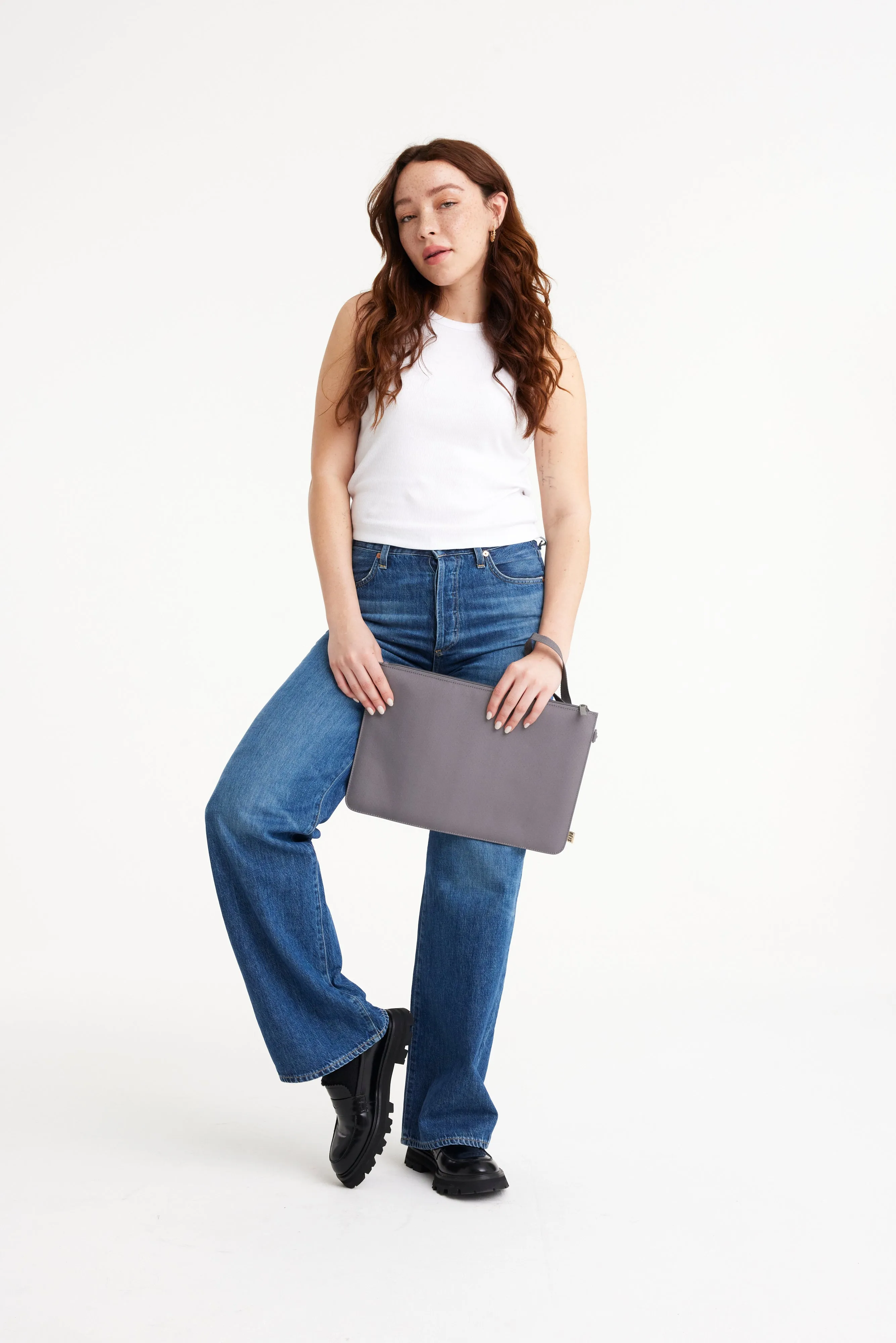 The BÉISics Laptop Pouch in Grey